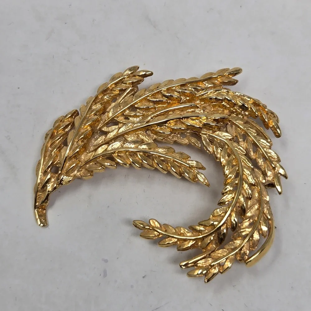 Vintage Gold Tone Wheat Stalk Feather Plume Crescent Brooch Pin Botanical